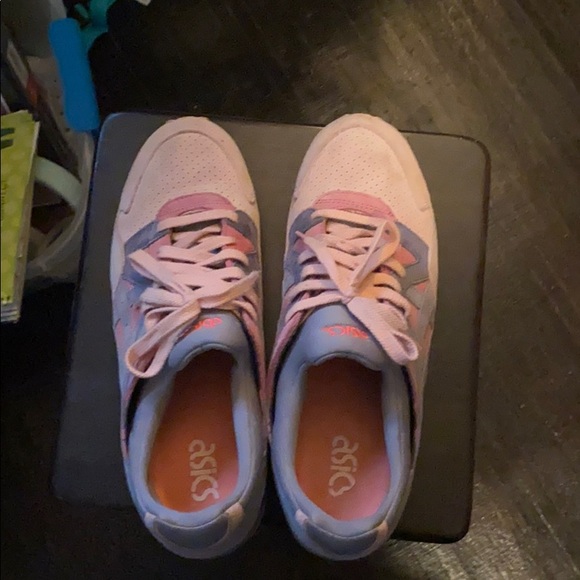 ASICS - Picture 3 of 4